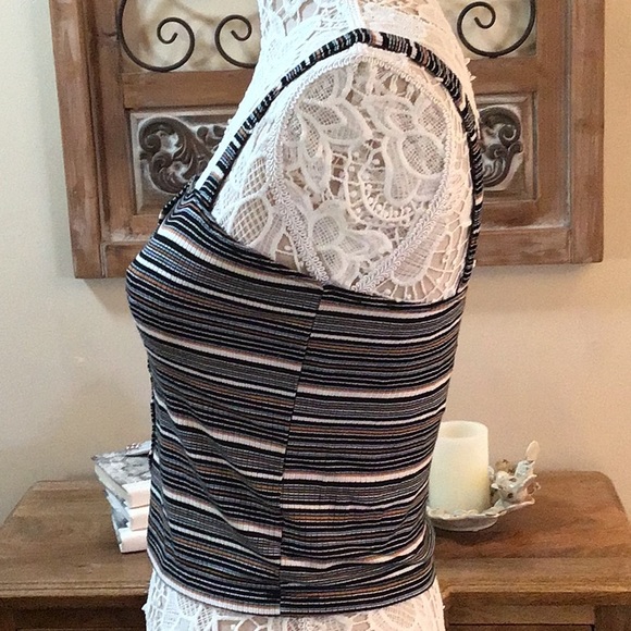 351 ✨EUC Bundle of 2 American Eagle Striped Crop Tanks✨ - Picture 6 of 12